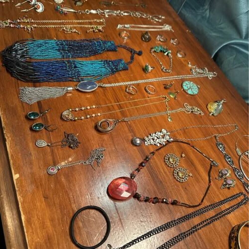 LOT of Jewelry (42 pieces) - Picture 2 of 10